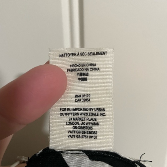 NWOT! FREE PEOPLE I’ve Got A Feeling Black Floral Back Bow Tie Crop Top Sz XS - Picture 8 of 8